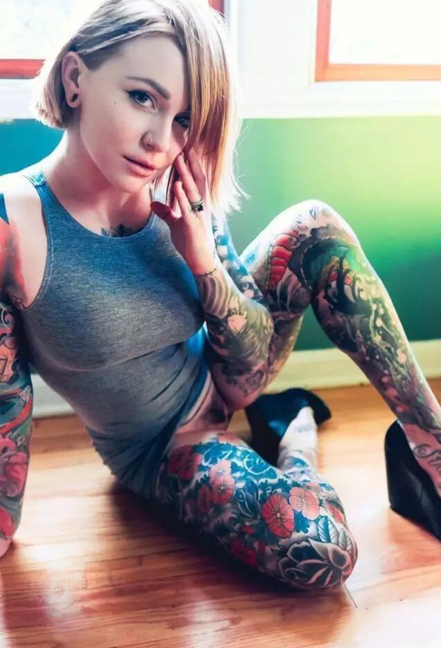 Tattoed girl with boobs playing