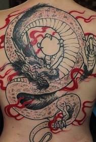 Femaleенски бара убав црвен пламен црн сив змеј тетоважа слика