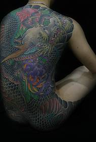 Fullverdig fargerikt drage tatoveringsmønster