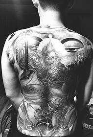 Crno-bijela tetovaža tetovaža totem