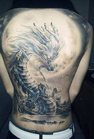 Доминиращ модел на татуировка на дракон