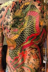 Pieno di tatuaggi drago colorati e colorati