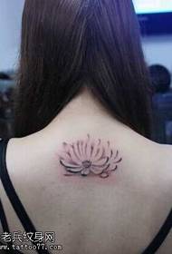 Patrún iomlán tattoo ar ais Lotus