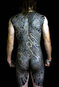 Fang det aggressive tatoveringsmønster med fuld ryg totem