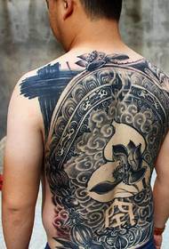 Gepersonaliseerd en knap totem tattoo-patroon