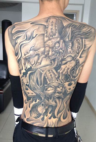Pilnos nugaros juodos pilkos juodos ir baltos netobulų tatuiruočių nuotraukos