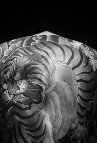 Full back black and white big tiger tattoo picture is very domineering