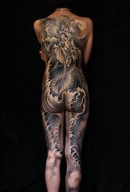 Sıcak güzellik tam geri Japon tarzı ejderha dövme resim