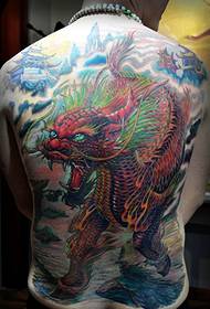 Color gran tatuaje de unicornio imagen llena de energía positiva