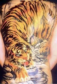 Full av heftig nedoverbakke tiger tatovering