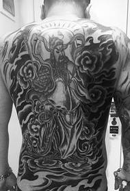 Пълен с красива черно-бяла татуировка Гуан Гонг