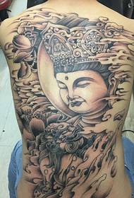 Swart en wit Guanyin-tatoeëring wat die hele rug dek