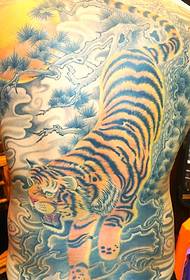 Prepotente modello di tatuaggio di tigre in discesa di colore terzino