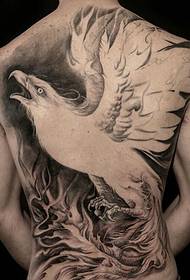 Eagle tatueringsmönster som täcker hela ryggen