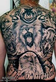 满背狮子纹身图案