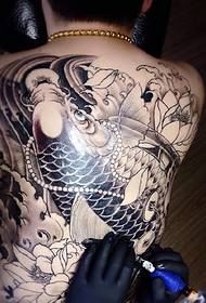 Full-back black and white big squid tattoo pictures handsome and incomparable