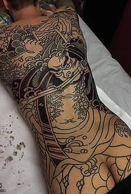 Padrão de tatuagem de totem de estilo japonês de volta grande