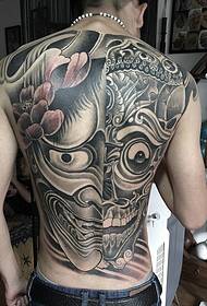 Traditionele grote prajna-tatoeage die de hele rug vrijmaakt