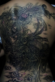 Жіноча повна спина з красивою схемою татуювання