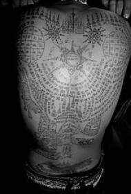 Povratak crni budistički uzorak tetovaže skripte
