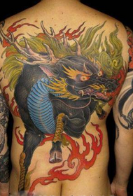 Teljes hátsó tűz egyszarvú tetoválás minta