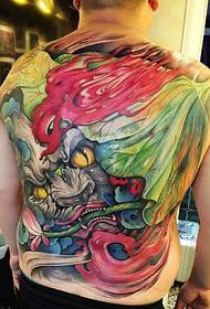 Helder en kleurvolle oë met 'n groot tattoo