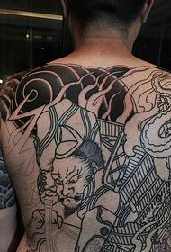 Eleganta och fulla av svartvita totem-tatueringsbilder