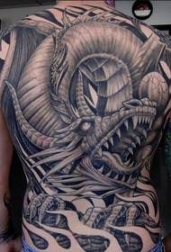 Dominador é uma tatuagem rara de dragão de rosto cheio