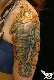 لڑکی کے کندھے کا دبنگ ہاتھی ٹیٹو کا نمونہ