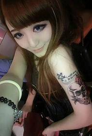 bukuroshja seksuale në krahun e trëndafilit të trëndafilit të fjalës anglisht tatuazh 18991-krah model i modelit tatuazh të bukurisë japoneze geisha