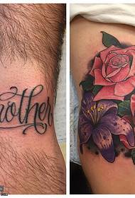 Karakter blomster tatoveringsmønster af armen