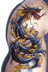 tatuaje de dragón clásico de brazo para homes