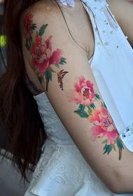 güzel kol güzel çiçek dövme deseni