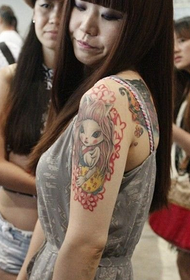 dívka alternativní kočka dívka paže tetování