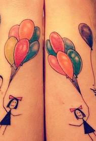 Įvairių spalvų ledo tatuiruotė su mažu balionu