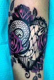 tatuaje de encaixes de flores de brazos agradables