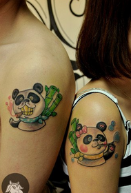 pāris rokas cute pandas tetovējuma raksts