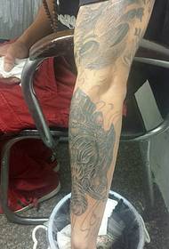 Tatuagem preto e branco de deus de elefante de braço bonito