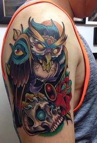 Ingalo ye-owl tattoo kubuntu