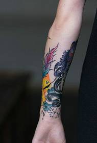 tatuaxe de brazo de personalidade colorido