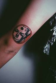 flera stilar av tatueringar med liten arm totem