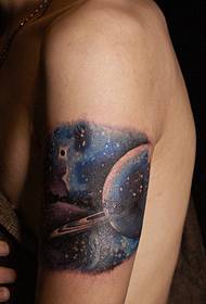 Kulur blu fuq id-driegħ Kulur Starry Moon Tattoo huwa uniku