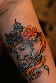 krah brenda ngjyrës si një fotografi e trupit të tatuazhit Daquan