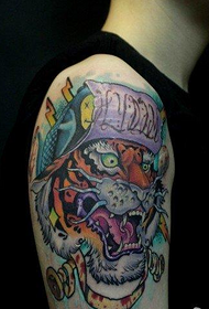 modello di tatuaggio testa di tigre color braccio