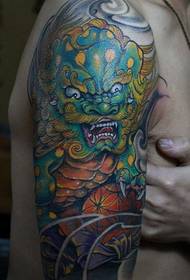 Aarm beherrscht Tang Léiw Tattoo Muster