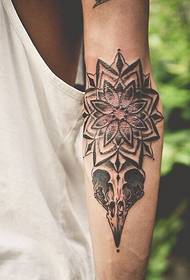 exquisite beautiful arm vanity Flower tattoo pattern