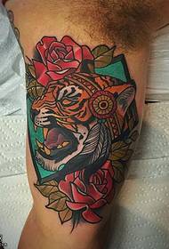 lengan pola tato bunga harimau klasik