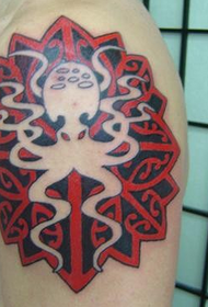 vīriešu rokas astoņkāju totēma tetovējums