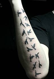 tatuaxe tótem brazo elegante e bastante creativo