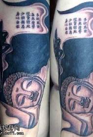 Μεγάλο Βούδα στο χέρι και ένα σύνολο σχεδίων τατουάζ Σανσκριτών